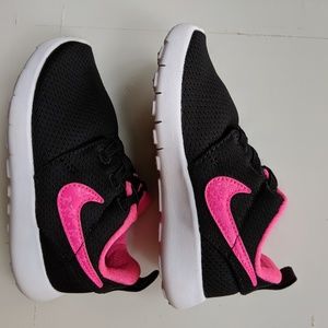 Toddler girls Nikes size 9